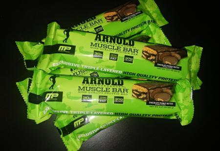 Review: Arnold Schwarzenegger Iron Muscle Bar im Test