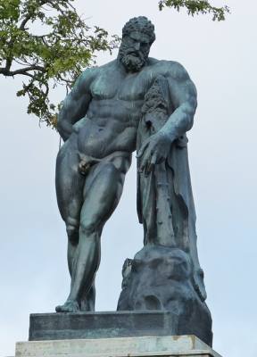 Griechische Bodybuilder Statuen