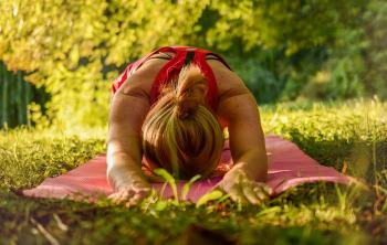 yoga camping natur